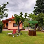Balaton بيت للعطل *